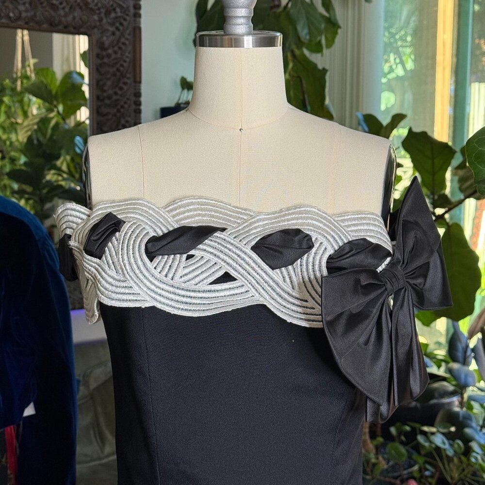 Vintage Victor Costa Black Strapless Gown w/ Statement Braided Bodice & Bow – Si
